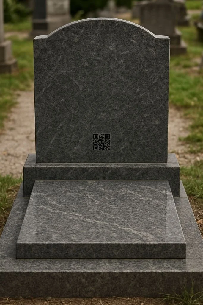 Gravírovaný QR kód na pomníku